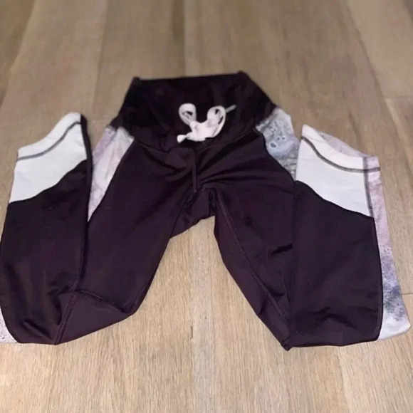 LULULEMON RETREAT 7/8ths YOGA PANTS BLACK CHERRY/SUGAR CRUSH COMBO SIZE 4 - Picture 10 of 14